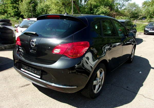 Opel Astra cena 29900 przebieg: 116660, rok produkcji 2014 z Andrychów małe 667